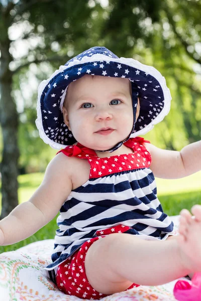 Mignonne bébé fille — Photo