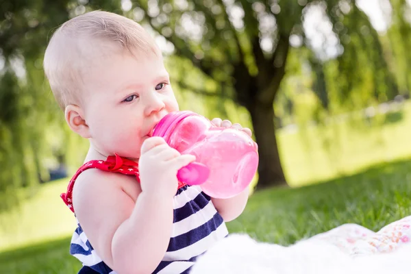 Cute baby girl with her bottle — Stock Photo, Image