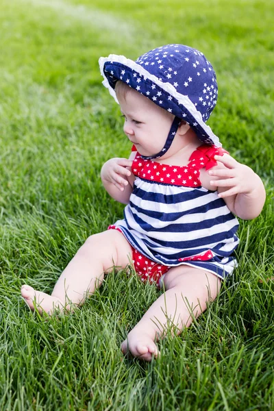 Schattig baby meisje — Stockfoto