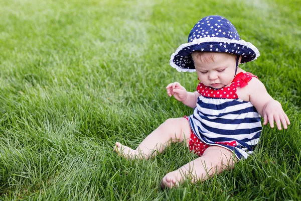 Schattig baby meisje — Stockfoto