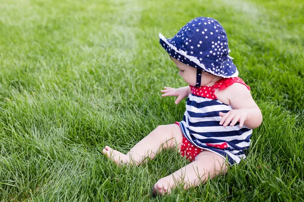 Mignonne bébé fille — Photo