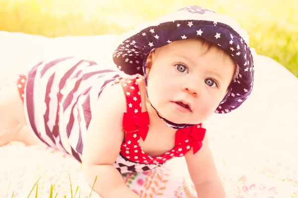 Cute baby girl in park — Stock Photo, Image
