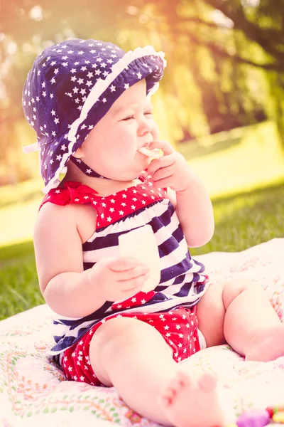 Cute baby girl in park — Stock Photo, Image