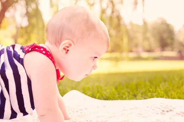 Cute baby girl in park — Stock Photo, Image