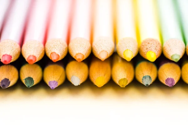 Farve blyanter til skolen - Stock-foto