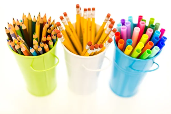 Skolmaterial - pennor och markörer — Stockfoto