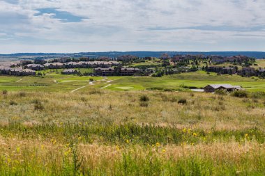 Model evleri olan banliyö halkı.