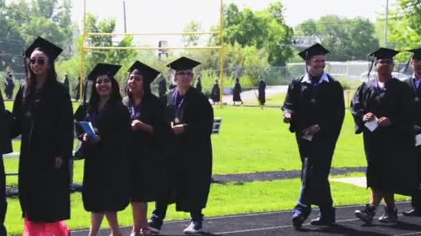 Graduatie ceremonie in mapleton openbare scholen. — Stockvideo