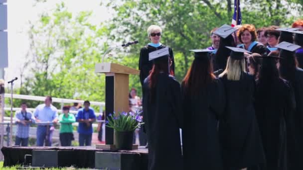 Ceremonia de graduación en las escuelas públicas de Mapleton . — Vídeo de stock