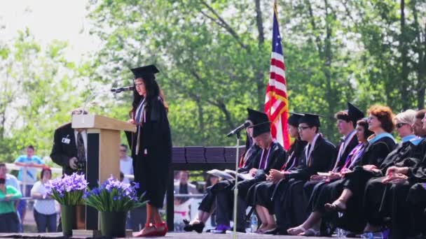 Cerimonia di laurea presso le scuole pubbliche di Mapleton . — Video Stock