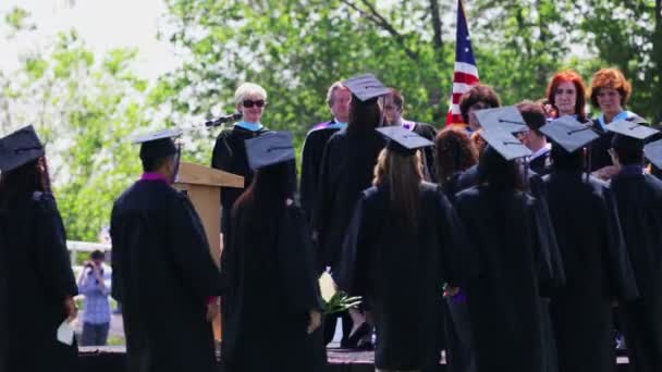 Graduatie ceremonie in mapleton openbare scholen. — Stockvideo