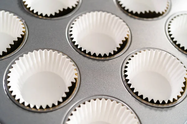 Tomma Cupcake Foder Cupcake Pan Redo För Bakning — Stockfoto