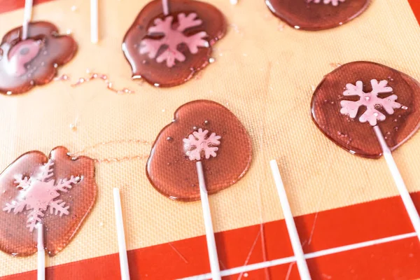 Making Homemade Berry Flavor Lollipops Snowflakes — Stock Photo, Image