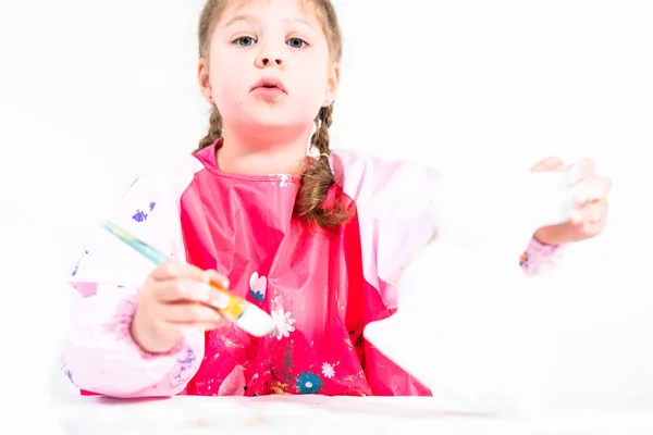 Bambina Che Lavora Suo Progetto Artistico Apprendimento Distanza Casa Durante — Foto Stock