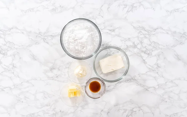 Acostado Ingredientes Medidos Tazón Vidrio Para Preparar Glaseado Queso Crema —  Fotos de Stock