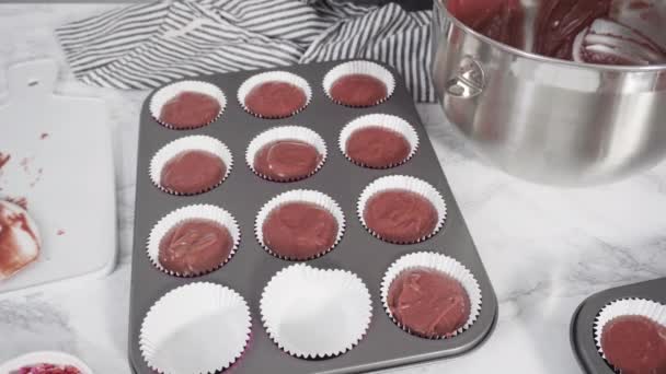 Csokoládé Sütemény Tészta Cupcake Bélés — Stock videók