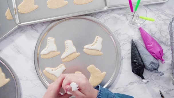 Decoração Gelo Skate Forma Biscoitos Açúcar Com Cor Preta Gelo — Vídeo de Stock