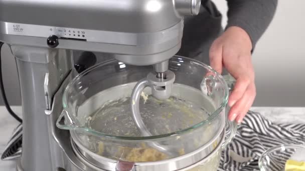 Brotteig Einem Eigenständigen Küchenmixer Mischen Patriotische Zimtschnecken Backen — Stockvideo