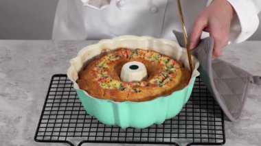 İçi krema dolu Funfettti demetinin yakın görüntüsü.