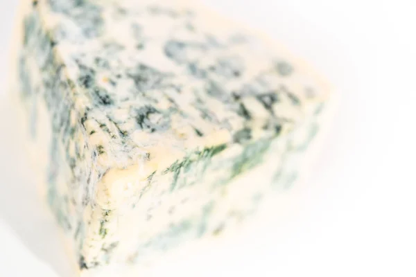 Rebanada Grande Queso Azul Sobre Fondo Blanco — Foto de Stock