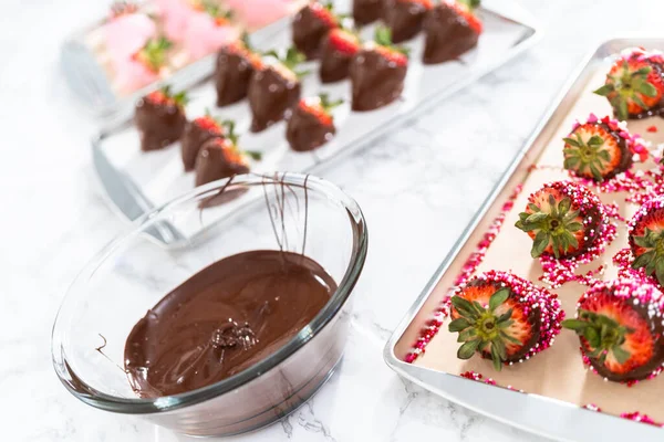 Tilberedning Sjokoladedekte Jordbær Kakebrett – stockfoto