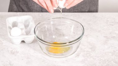 Adım adım. Tek boynuzlu at gökkuşağı çikolatalı keklerin karışımı..