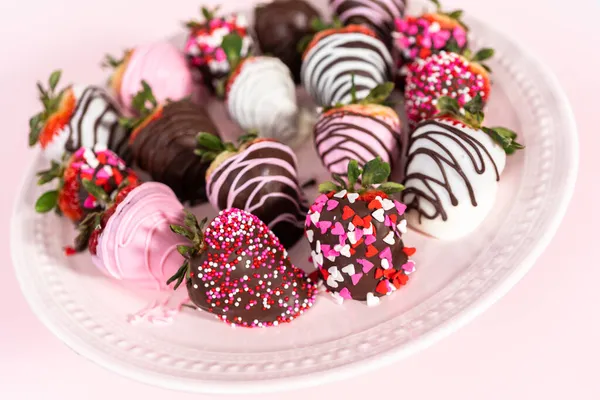 Variety Chocolate Dipped Strawberries Pink Cake Stand — Stock Photo, Image