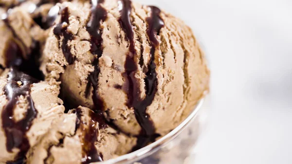 Glace Chocolat Maison Garnie Chocolat Dans Bol Crème Glacée Verre — Photo