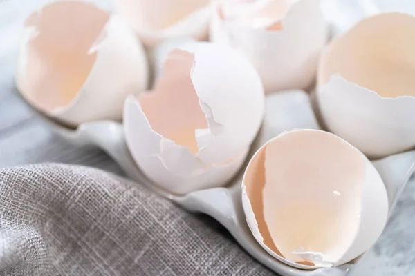 Puste Skorupki Jaj Ekologicznych Białych Jaj Ceramicznych Skrzyniach Jaj — Zdjęcie stockowe
