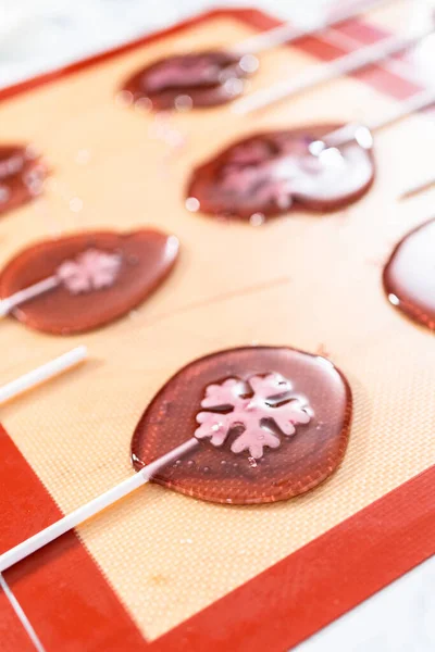 Making Homemade Berry Flavor Lollipops Snowflakes — Stock Photo, Image