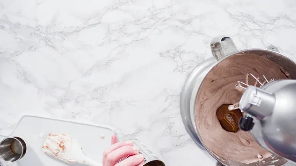 Düz Yatıyordu Adım Adım Ayakta Duran Bir Mutfakta Yapımı Çikolatalı — Stok fotoğraf