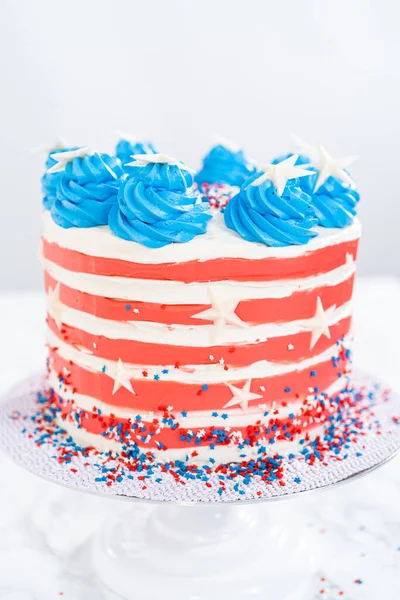 Decorating Chocolate Cake White Red Blue Buttercream Frosting July 4Th — Stock Photo, Image