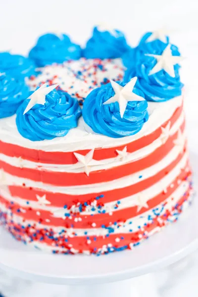 Decorating Chocolate Cake White Red Blue Buttercream Frosting July 4Th — Stock Photo, Image