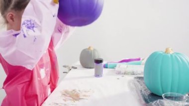 Cadılar Bayramı balkabaklarını denizkızı temalı süslemek.