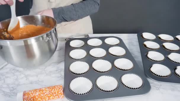 Pompoen Kruid Cupcake Beslag Maken Close — Stockvideo