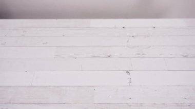 Düz yatıyordu. Çikolatalı ahududu keki yapmak için gerekli malzemeler..