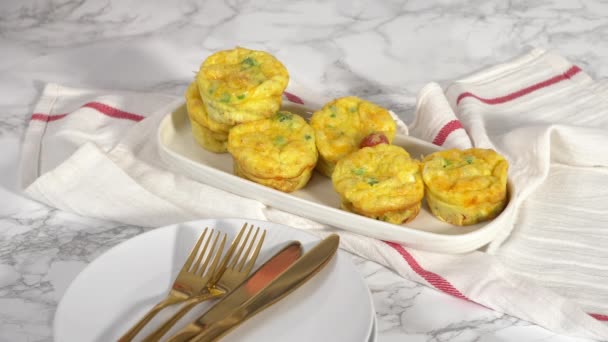 Fazer Bolinho Ovo Bacon Queijo — Vídeo de Stock