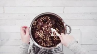 Macadamia fındık şekerlemesi yapıyorum..