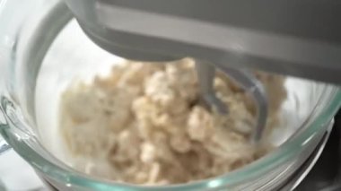 Ev yapımı çörekler yapıyorum..