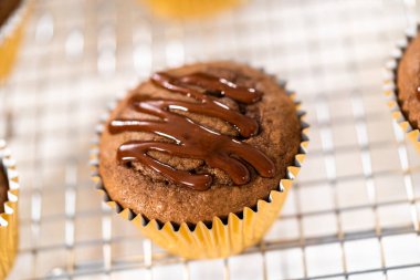 Çikolatalı ganache ve ahududulu kek..