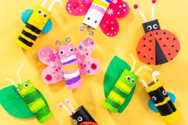 Kağıt işleri projesi. Boş tuvalet kağıtlarından yapılmış renkli böcekler.