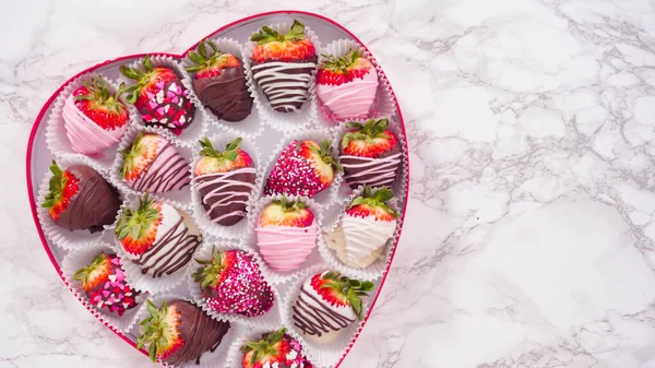 Flach Lag Schritt Für Schritt Verschiedene Schokolade Eingetauchte Erdbeeren Einer — Stockfoto