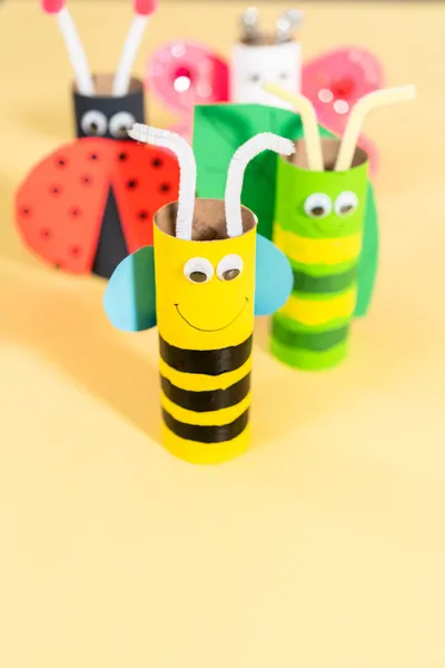 Papercraft Project Kleurrijke Insecten Gemaakt Van Lege Toiletrollen — Stockfoto