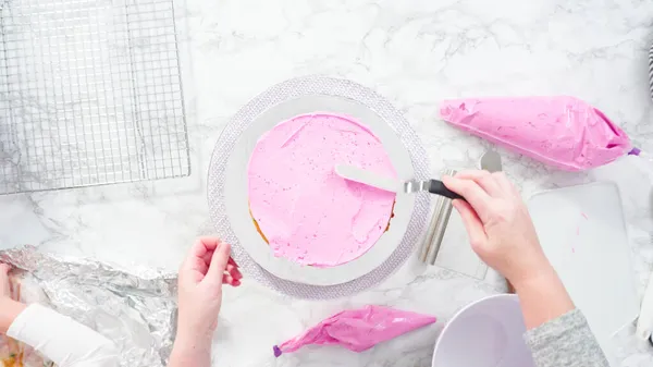 평평하게 차근차근 버터크림 케이크 — 스톡 사진