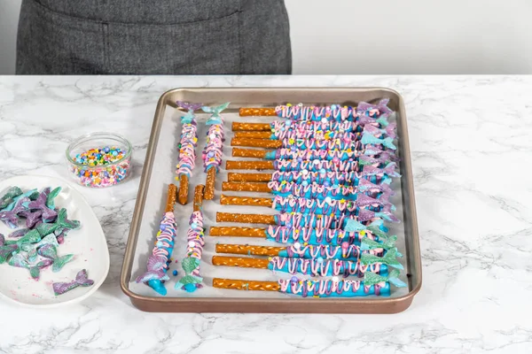 Mermaid Chocolate Pretzel Rods Drizzled Pink Purple Chocolate Covered Sprinkles — Stock Photo, Image