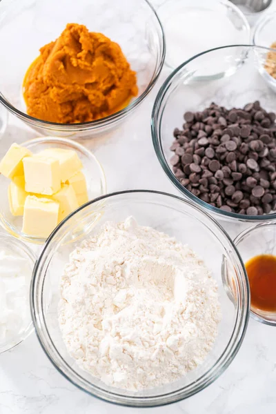 Measured Ingredients Glass Mixing Bowl Bake Chocolate Pumpkin Bundt Cake — Stock Photo, Image