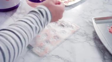 Çikolata şeklinde kar taneleri yapmak..