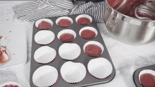 Csokoládé Sütemény Tészta Cupcake Bélés — Stock videók