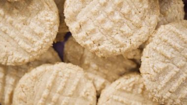 Fıstık ezmeli kurabiyeler.