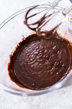 Tek boynuzlu at gökkuşağı çikolatalı keklerin karışımı..